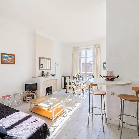L'escapade Citadine Avec 2 Chambres, Proche De La Croisette, Des Plages Et Du Palais Apartamento