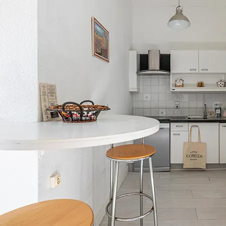 L'escapade Citadine Avec 2 Chambres, Proche De La Croisette, Des Plages Et Du Palais Apartamento