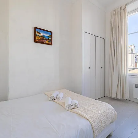 L'escapade Citadine Avec 2 Chambres, Proche De La Croisette, Des Plages Et Du Palais Apartamento